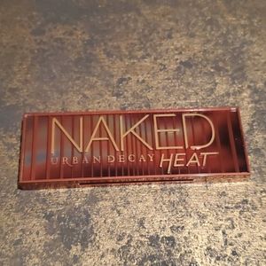 URBAN DECAY EYESHADOW PALETTE